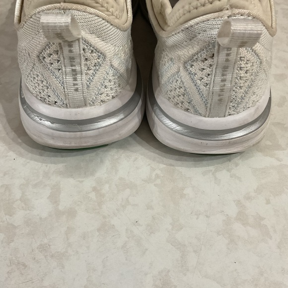 APL women’s Off-White Athletic Shoes size 7.5 - Picture 4 of 4